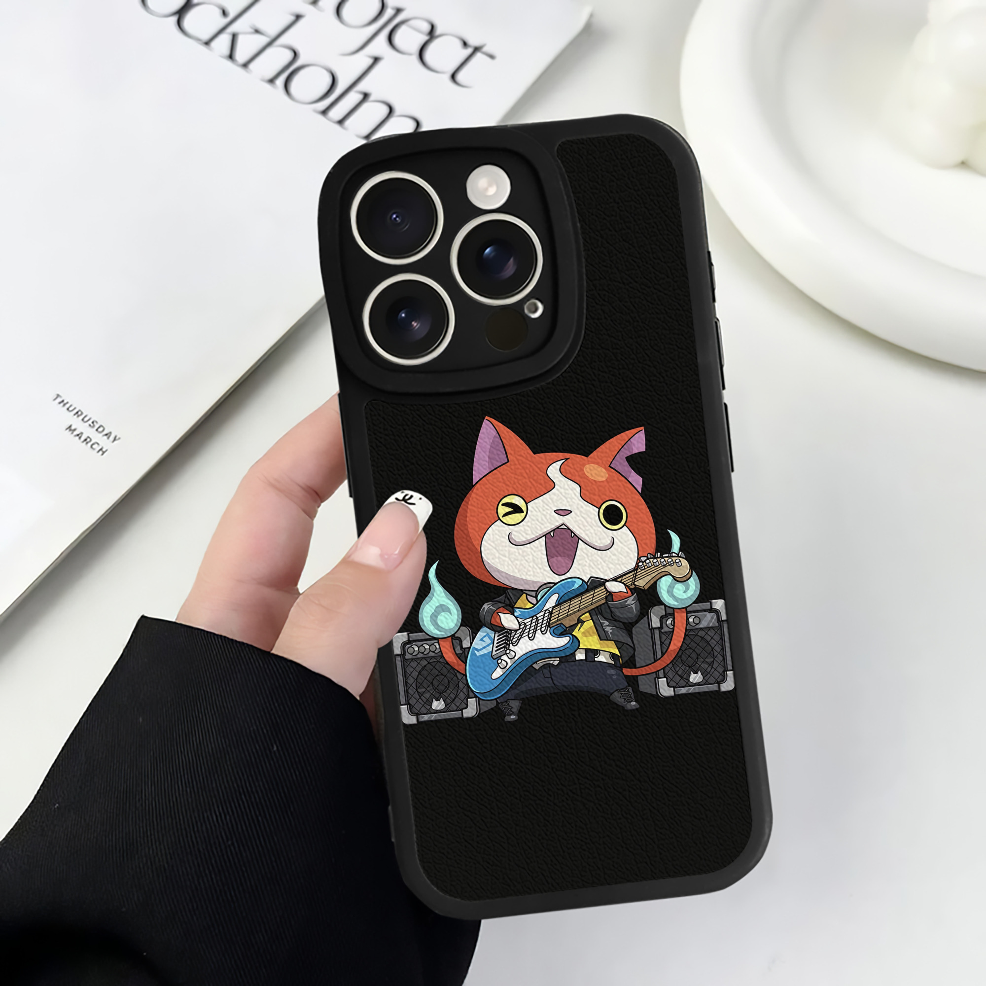 （画像用） 妖怪ウォッチ Yo-kai Watch 【iPhone 16シリーズ対応】シリコンスマホケース（レザー調） 材質：シリコン